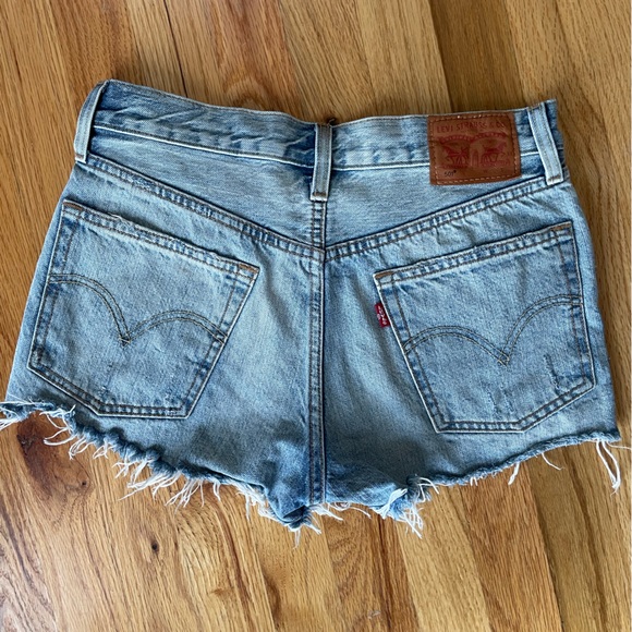 LEVI’s 501® ORIGINAL HIGH RISE WOMEN'S SHORTS size 26 - Picture 4 of 6